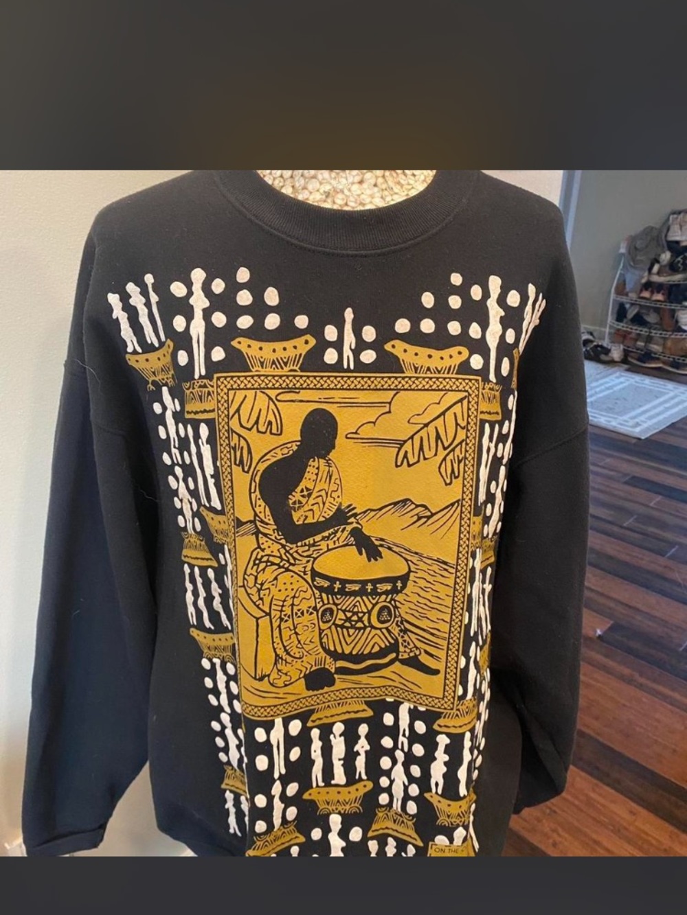 Vintage 90s black and gold Crewneck with a man playing the Drum